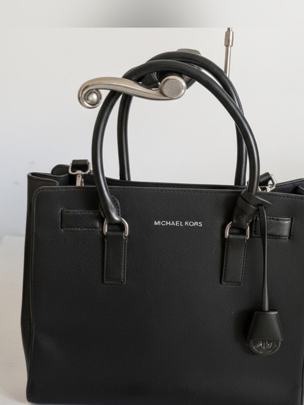 Michael Kors Dillon Satchel in black - Picture 1 of 14